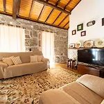 Casa Do Souto - Com Piscina By House And People بيت للعطل فييرا دو مينهو