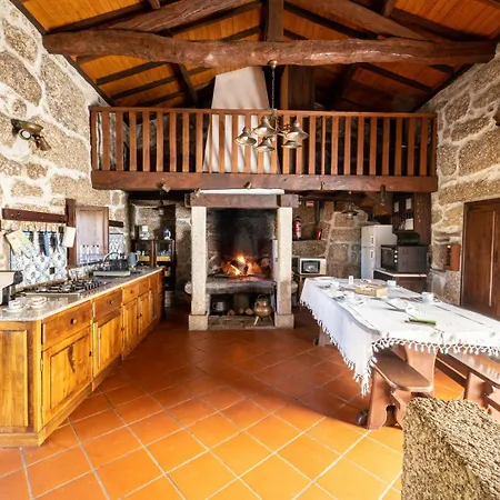 Дом отдыха Casa Do Souto - Com Piscina By House And People Виейра-ду-Минью