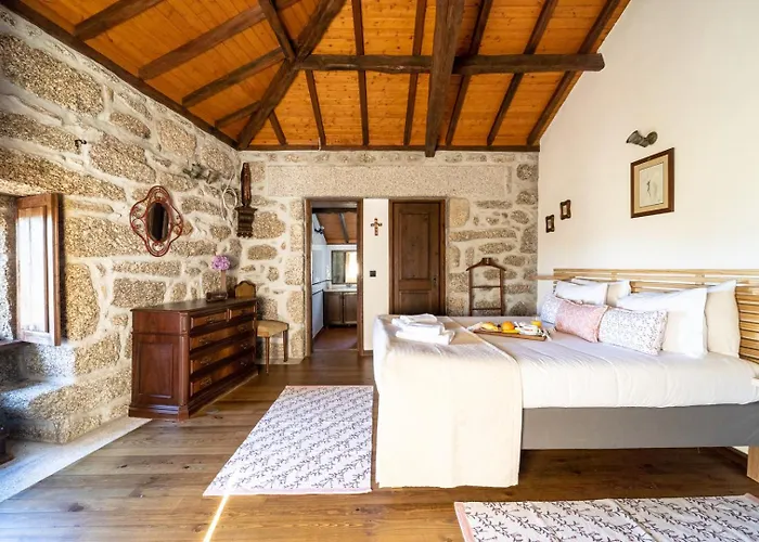 Дом отдыха Casa Do Souto - Com Piscina By House And People Виейра-ду-Минью