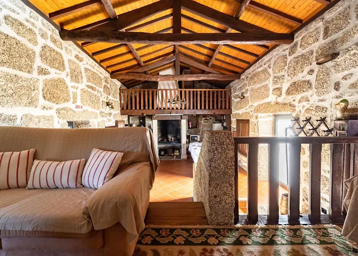 Дом отдыха Casa Do Souto - Com Piscina By House And People