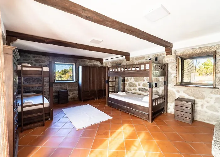 Дом отдыха Casa Do Souto - Com Piscina By House And People *