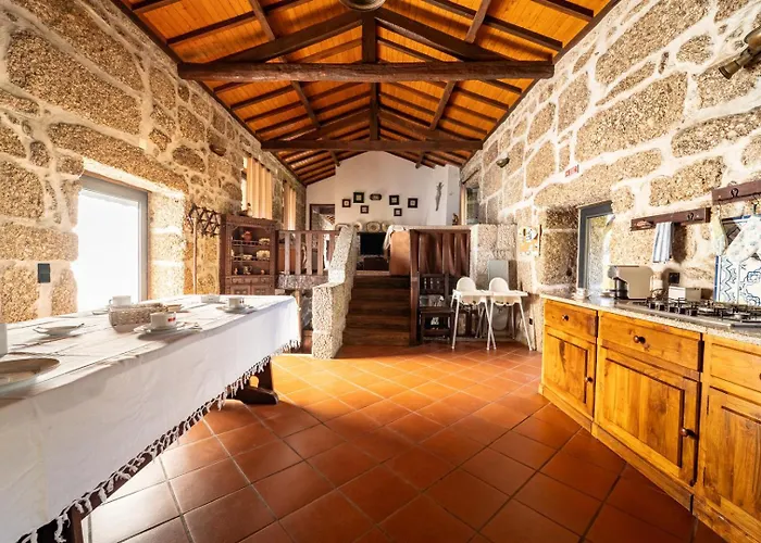 Casa Do Souto - Com Piscina By House And People Дом отдыха Виейра-ду-Минью